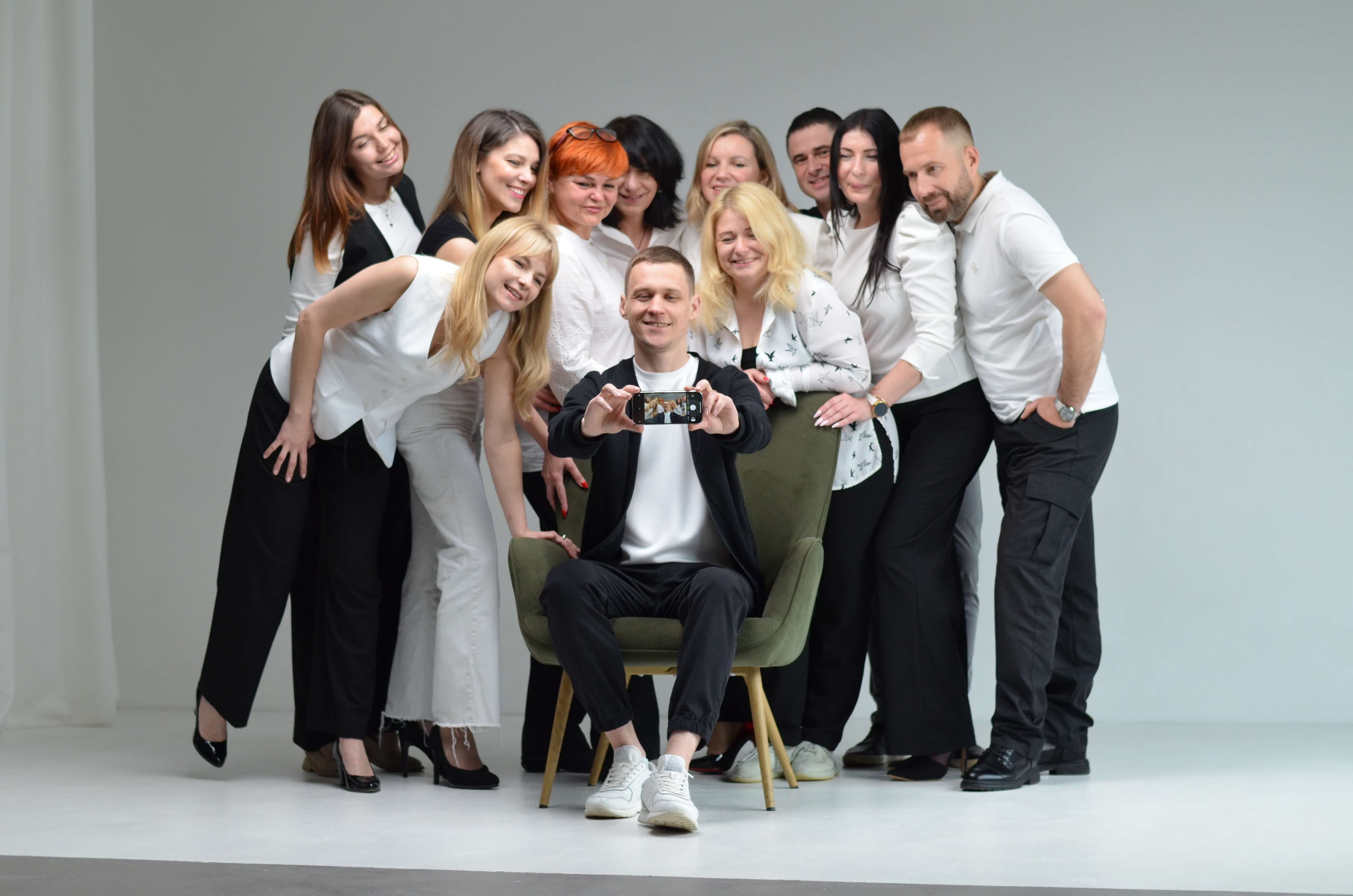 Команда агентства нерухомості Опора — 13 ріелторів та керівник